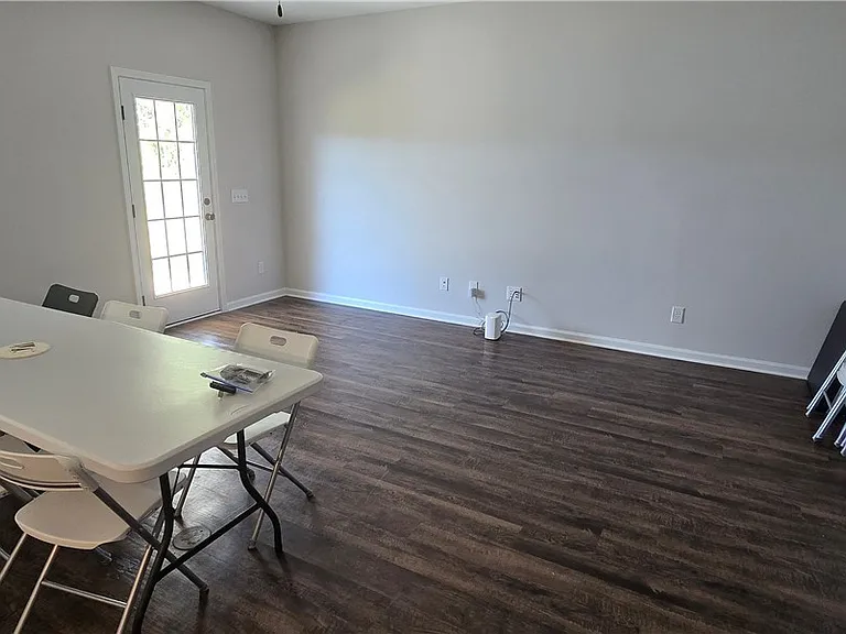 109 Exmoor Cir — Photo 8