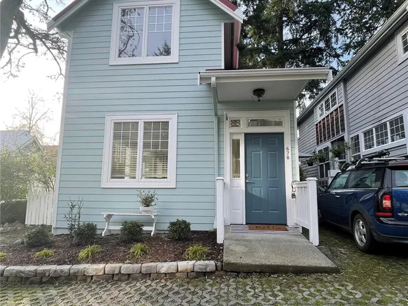 678 Madison Avenue N, Bainbridge Island, WA 98110
