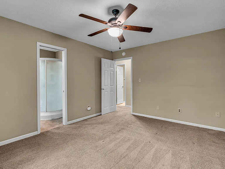 6748 Wimbledon Dr — Photo 20