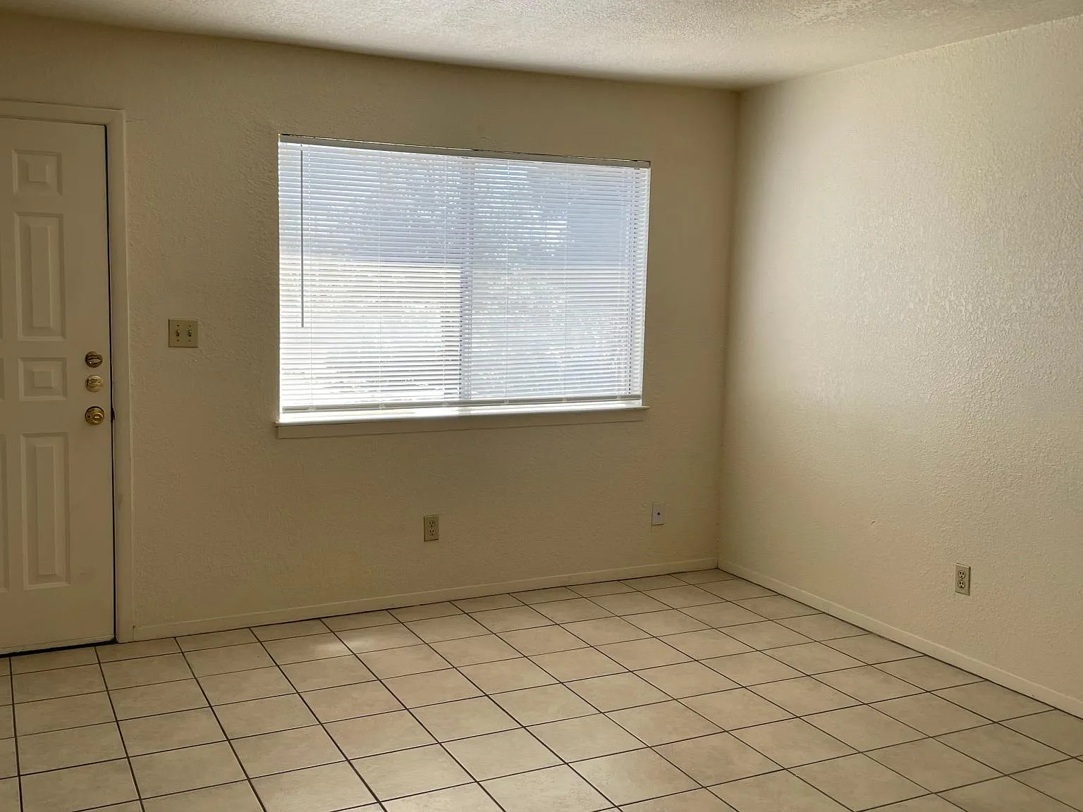 2 bed, 750 sqft, $850 — Photo 4
