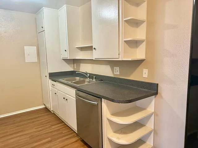 2040 W Avenue K #13 — Photo 9