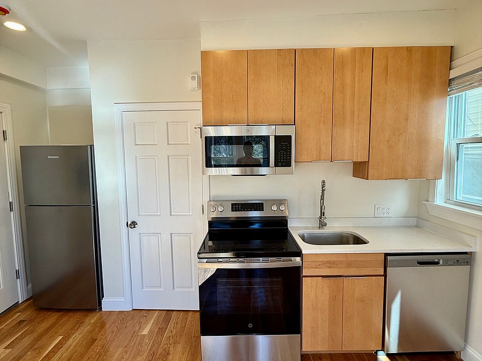 1st image of 8 Joyce St APT 1