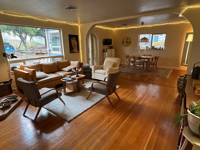 914 W 15th St — Photo 4
