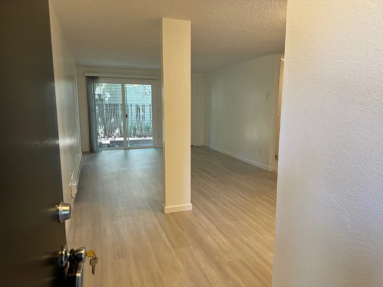 Emerald Park Apartments — Photo 24