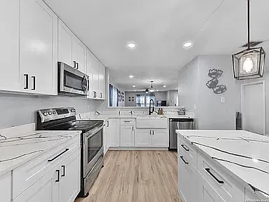 5 bed, 3184 sqft, $2,350 — Photo 1