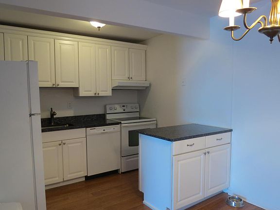 3rd image of 1382 Ocean Ave Unit 20B