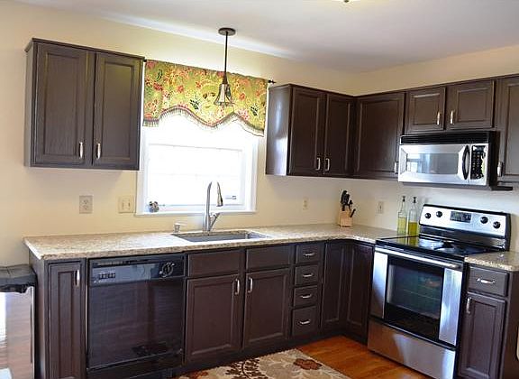 Updated Kitchen w Granite