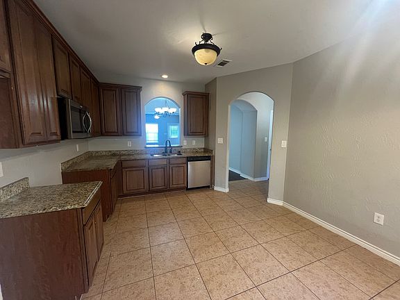 3rd image of 100 Forest Creek Dr