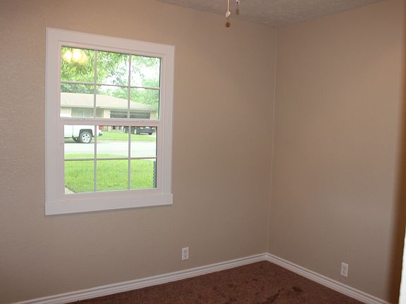 5th image of 608 Francine Dr