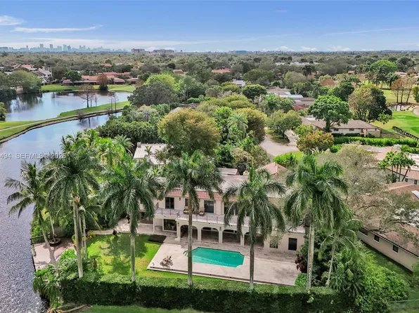 2941 Fairway Dr, Hollywood, FL 33021