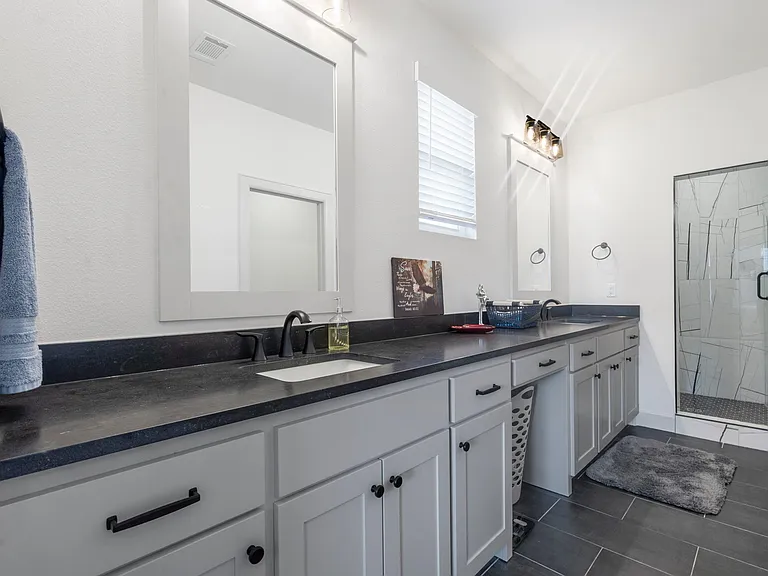 1111 Mammoth St — Photo 6