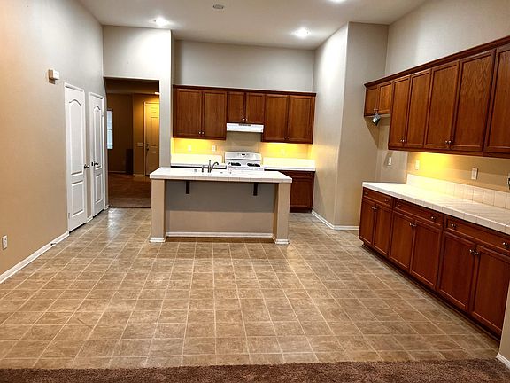 2nd image of 2271 Bidwell Ln