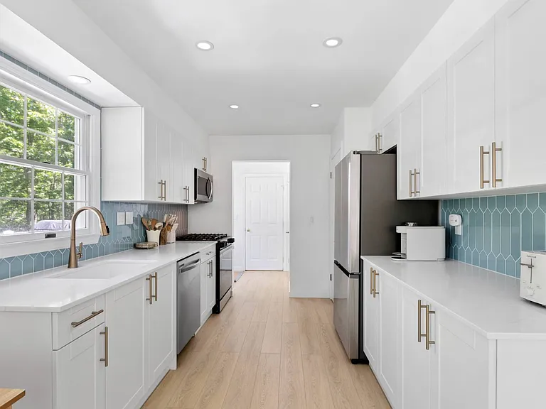 79 Clay Pit Rd — Photo 6