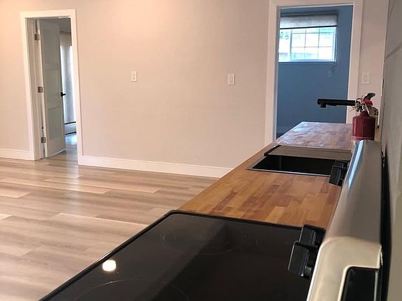 Kitchen & Living Room area