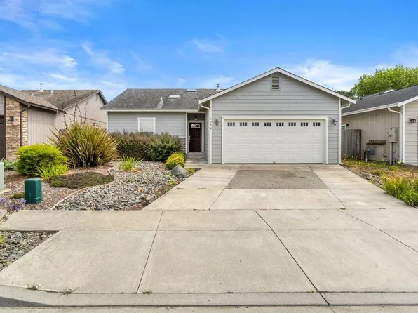 1284 N Park Ln, McKinleyville, CA 95519