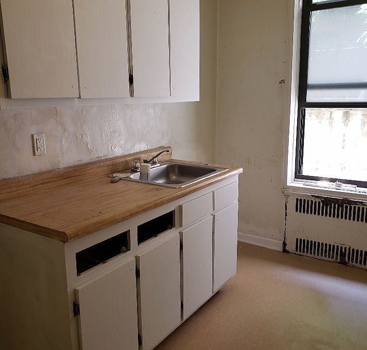 1st image of 170 Hawthorne St APT 1A