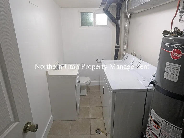 2056 Gramercy Ave — Photo 17