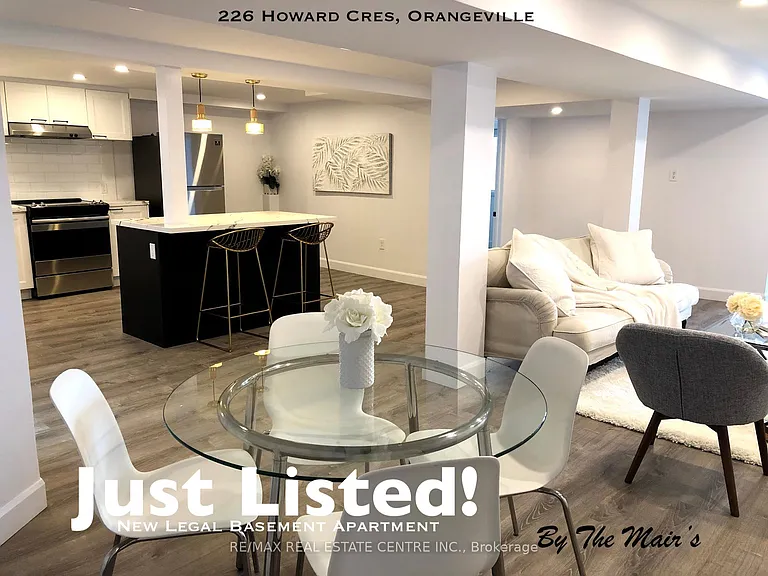 226 Howard Cres #LOWER — Photo 18