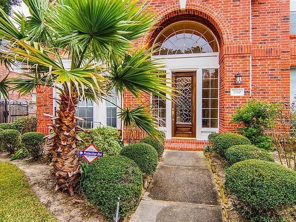 4th image of 7710 Cadenza Ct