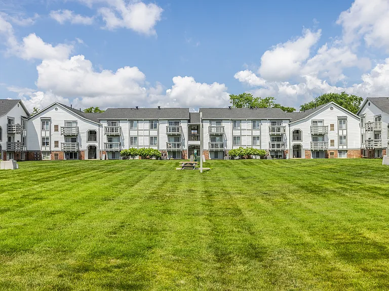 Bay Pointe Apartments — Photo 52