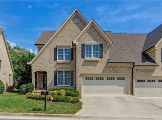 8 Yy Linden Ln, Greensboro, NC 27410