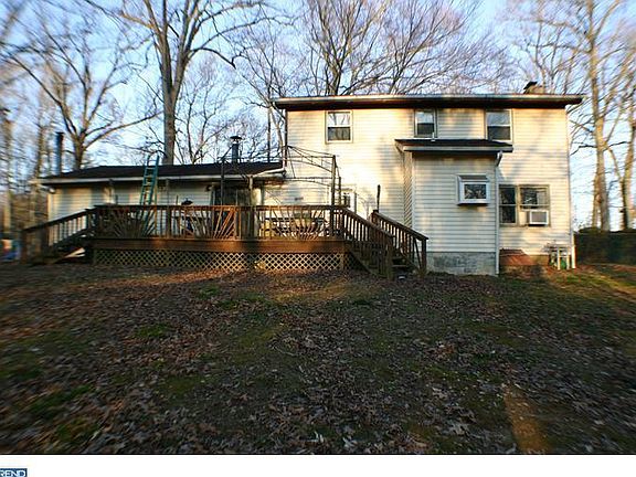 5th image of 8 Hilda Dr