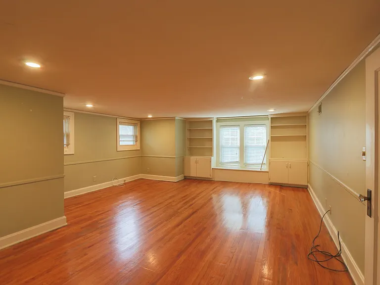 224 E Winthrope Rd — Photo 13
