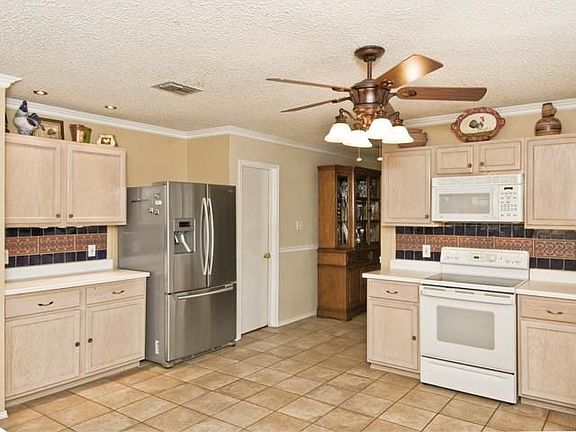 3rd image of 4505 Courtside Dr