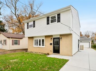 126 Plymouth Dr, Eastlake, OH