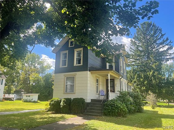 3rd image of 520 Tilden St