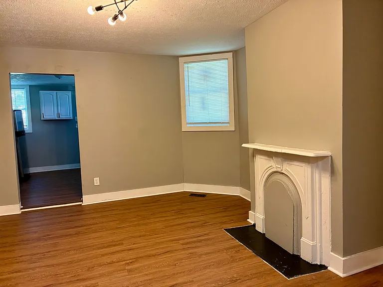 2729 W Market St — Photo 8