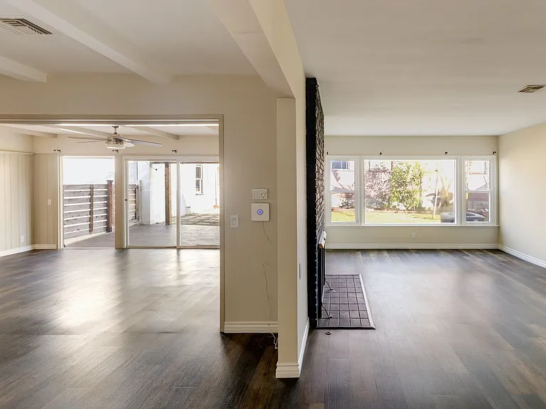 10608 S 8th Ave — Photo 12