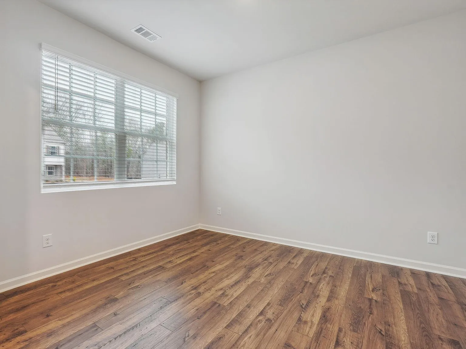 4 bed, 2.5 bath, 1991 sqft, $2,550 — Photo 3
