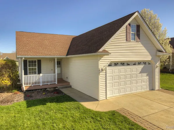 3447 Amber Oaks Dr, Howell, MI 48855