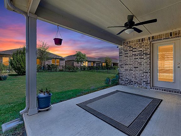 2nd image of 913 Rough Hollow Dr