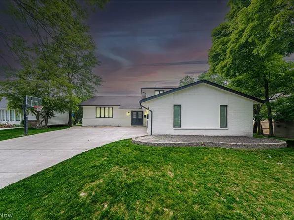 2500 Lafayette Dr, University Heights, OH 44118