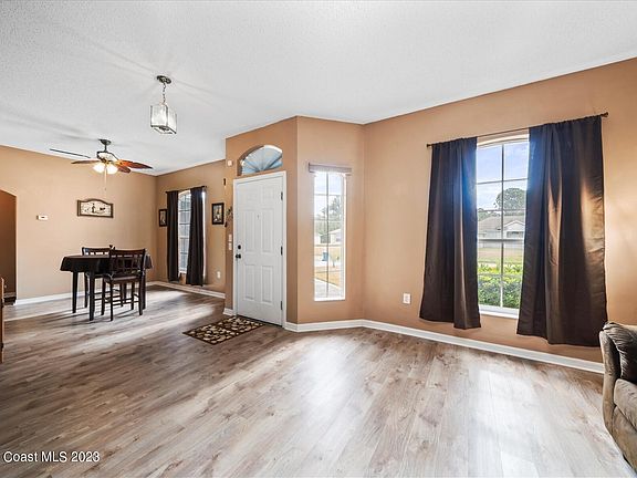4th image of 641 Gagnon St SE