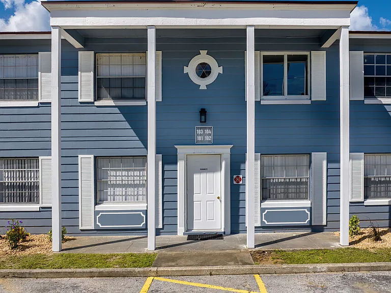 Manatee Bay Apartments — Photo 52