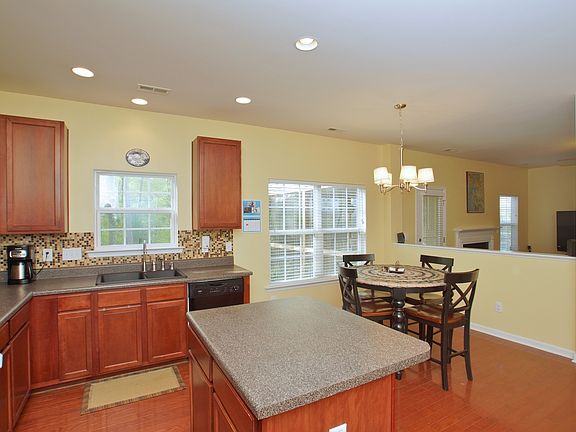 5th image of 110 Jigsaw Dr