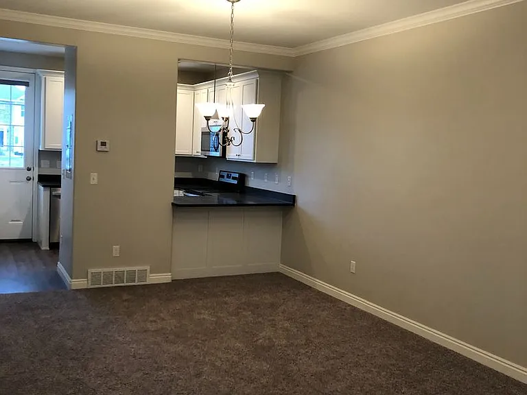 1006 W 500 S — Photo 2