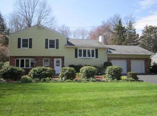 15 Idlewild Dr, Poughkeepsie, NY 12601