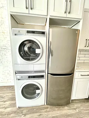 Rented by Pear NYC LLC | media 31