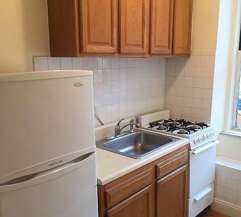 5th image of 346 E 20th St APT 1A