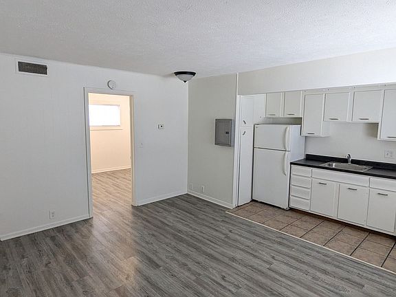 3rd image of 2727 5th Ave #10