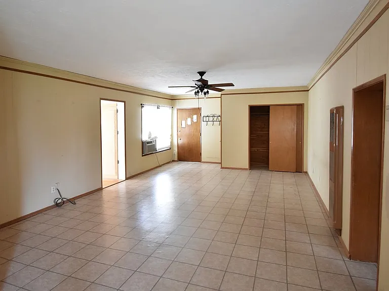 207 E Stockton Ave — Photo 9