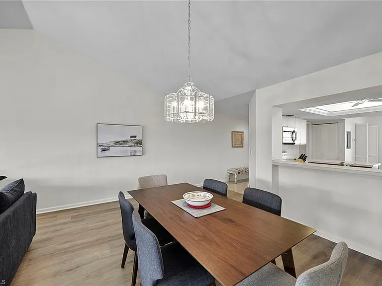 4240 Lake Forest Dr #423 — Photo 9