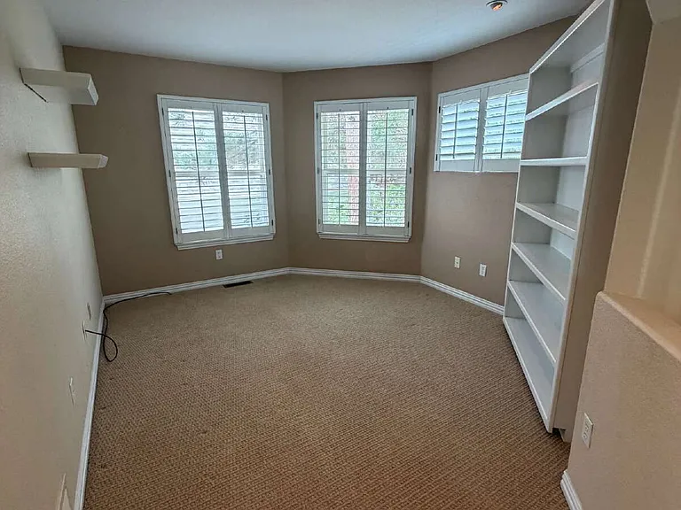 1011 S Valentia St #104 — Photo 14
