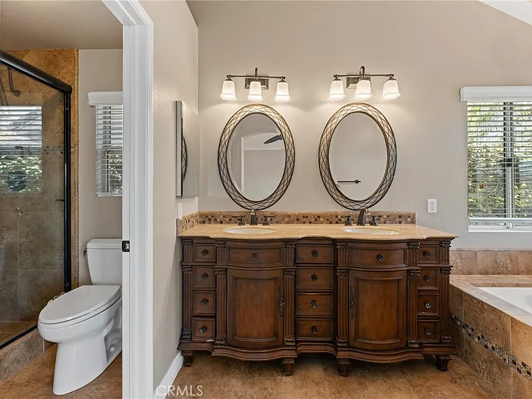 6430 Regents Ct — Photo 24