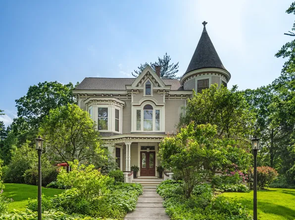 13 Sugar Street, Newtown, CT 06470