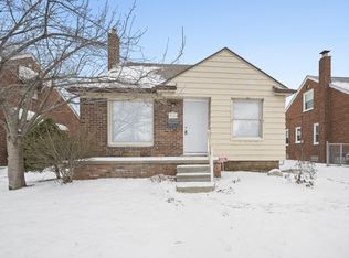 21751 Bournemouth St, Harper Woods, MI 48225